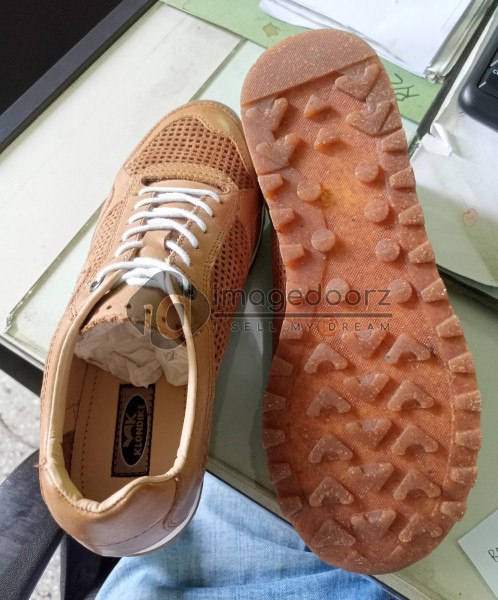 Shoe